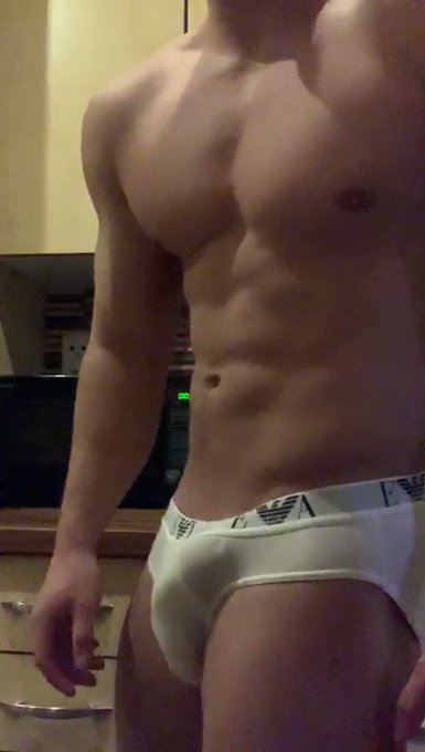 XL MUSCLE STALLION @xolix_? ??LOVE THAT BIG BULGE ???
.
https://t.co/nwleHZ1fee
.
Over 300 XXL MEN??