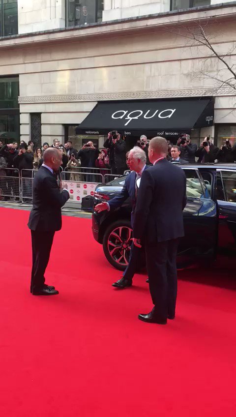 Prince Charles says he is struggling not to shake hands because of #Coronavirus Arriving at @PrincesTrust awards this afternoon, he twice extended his hand before withdrawing it at the last minute. ‘It’s just so hard to remember not to,’ he laughed and offered a #Namaste instead https://t.co/cGGpPsvZfH