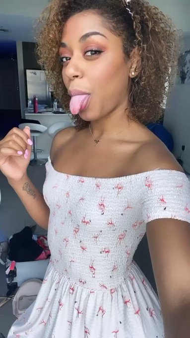 Any talent would like to do some content trade with me ??? 😰😰🥺🥺 https://t.co/dejgMROEL7