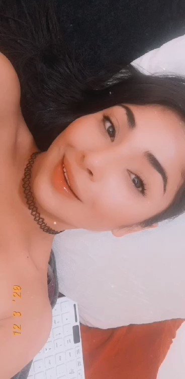 Model - Samantha Rios titsbig