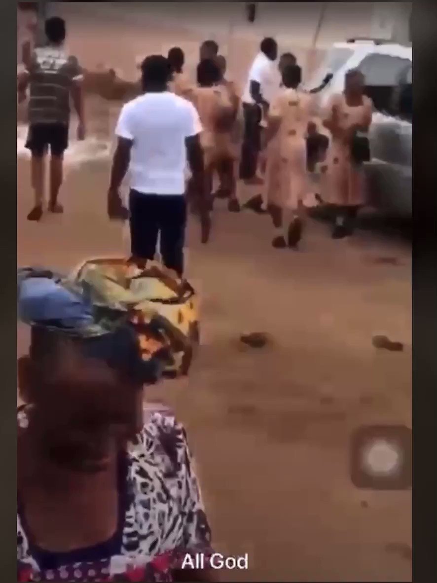 Gbedustreettv - Graphic content❌🔞The school kids from Bethlehem girls and st Joseph school have been rescued and taken to  Nigerian Navy reference hospital and are receiving treatment, please retweet so parents looking for their children could check there 🛑 