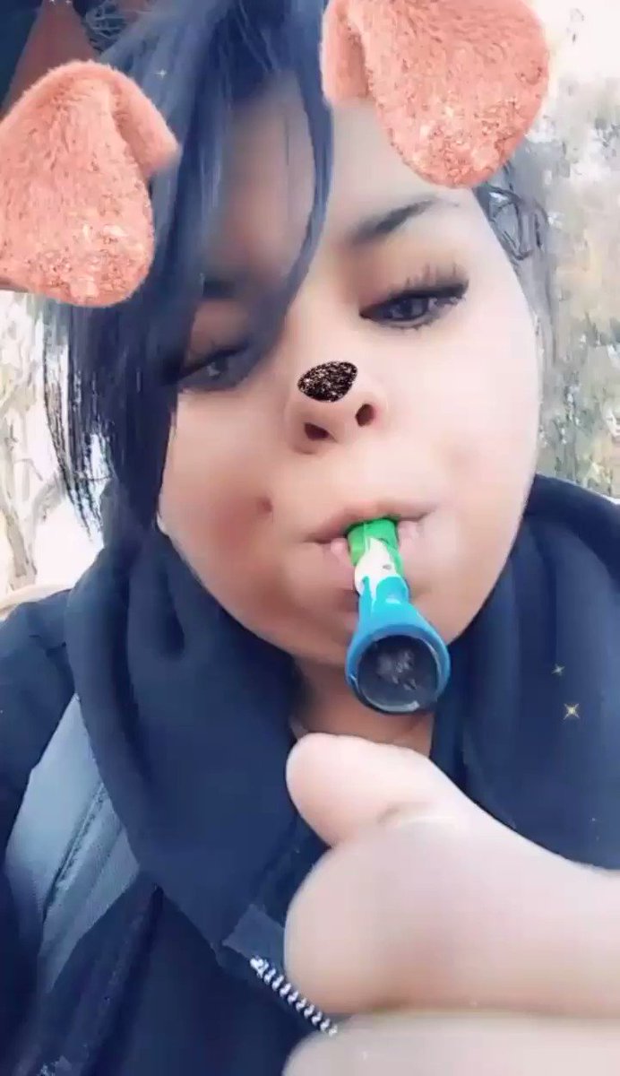 Smoking well i wait for my lyft. 😛👌👣
#weednation #mj #marijuana #weednation #ilovemj #maryjane #cbd #trees #herb #wax #dabbs #girlswhodabb https://t.co/IUAn3rIbAB
