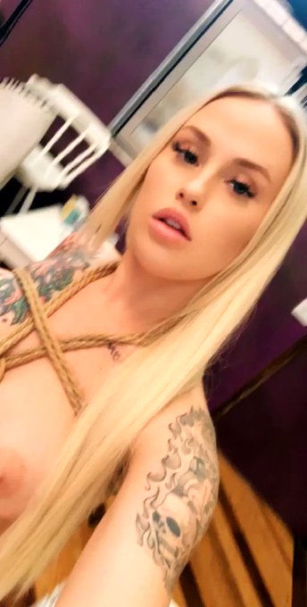 Subscribe to my only fans for more🤩

https://t.co/EZK3Qoc57V https://t.co/pfpimR7jgG