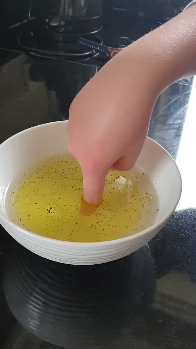 Vicky Phelan - For parents at home looking for a simple way of explaining the importance of handwashing to their kids  AND  to get their kids doing a little experiment that will not cause a huge mess at home  See below ⬇️   