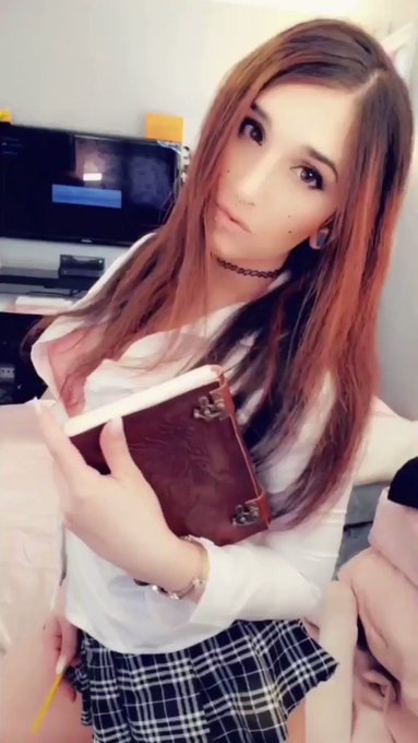 Sending my crush a note 📔✏️ https://t.co/NjjGa7NAtd