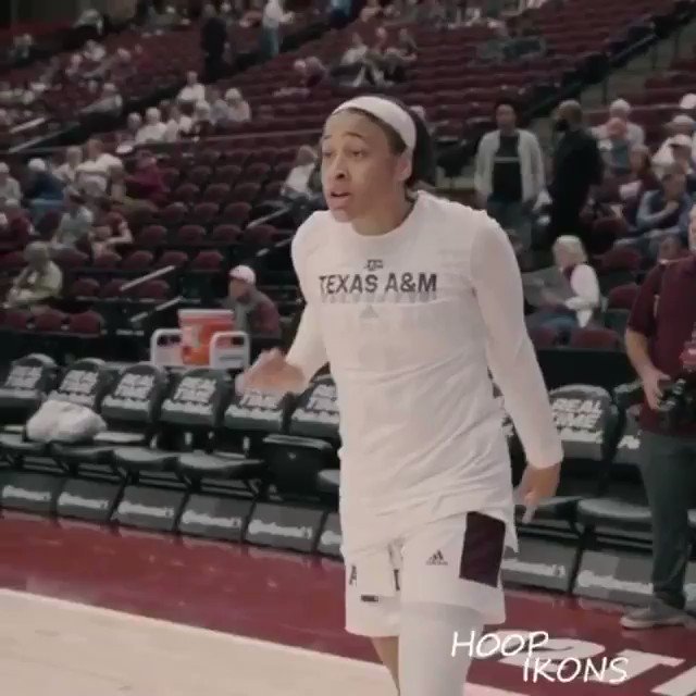 H O L L Y W O O D (@ChennedyCarter) on Twitter photo 20/03/2020 22:44:45 dear basketball , i miss you dear basketball , i miss you