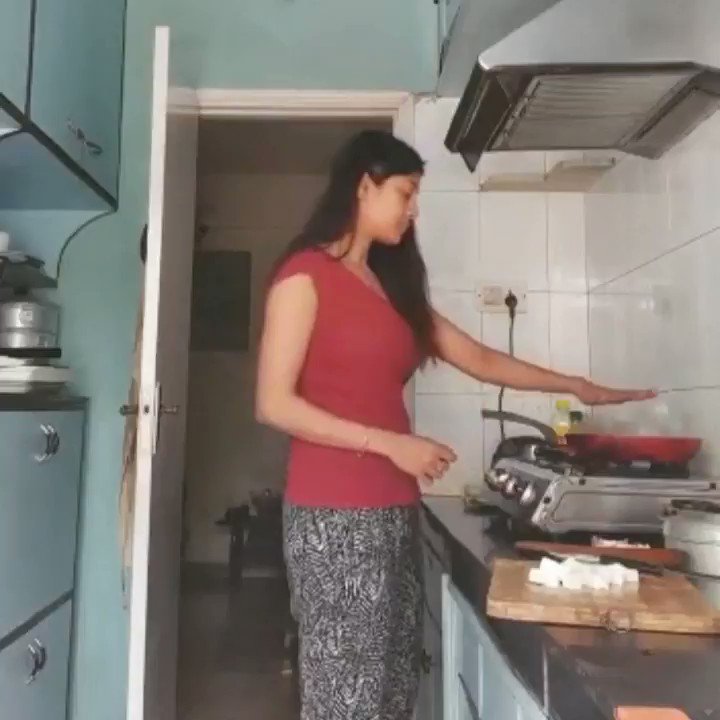 Paoli (@paoli_d) on Twitter photo 22/03/2020 10:49:16 Kitchen therapy đ Perks of staying in :) Kitchen therapy đ Perks of staying in :)
