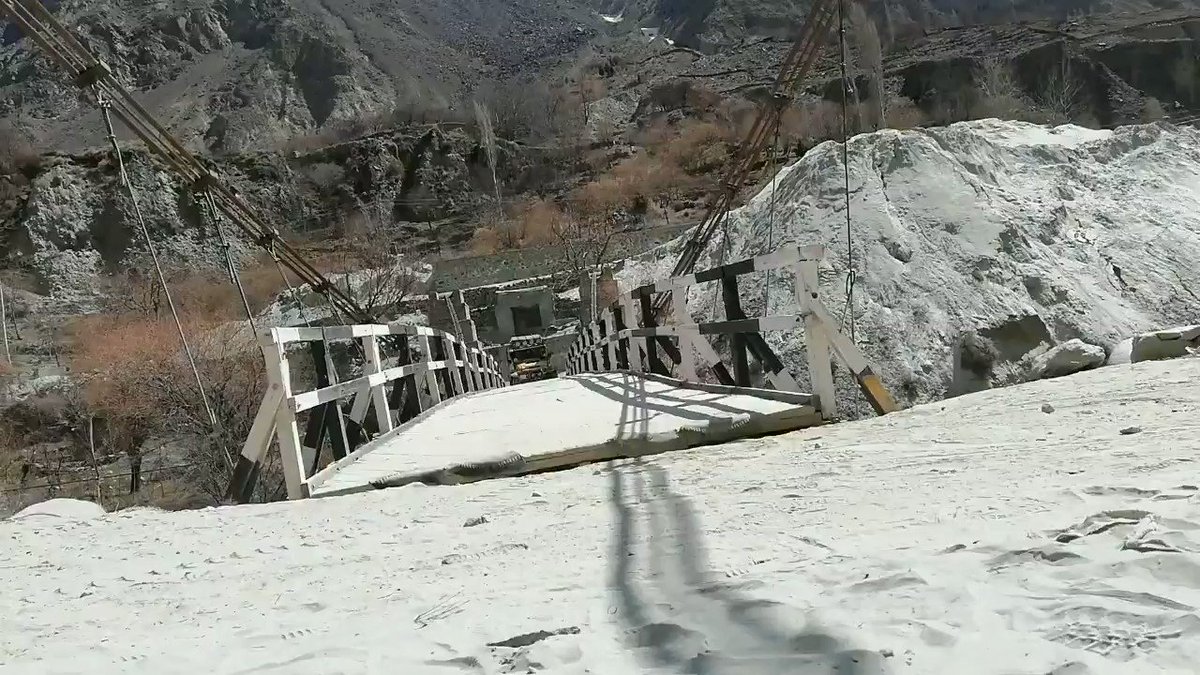 Devil's 😈 Love ♥️ #Toyota #BJ40 crossing 640 KG limit #wooden #hanging #bridge in #Bagrote Valley #Pakistan (19/03/2020)
Watch and subscribe our YouTube
https://www.youtube.com/user/masaudgondal …
#travel #nature #offroad #4x4 #adventures #fj40 #tlc40 #borntoroam #onelifeliveit #karakoram