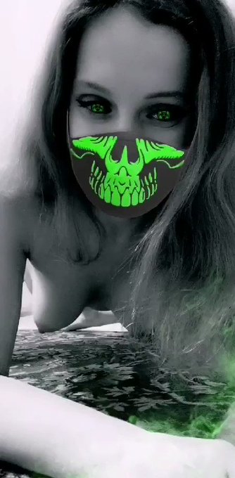 LadyBigsmile’s pics and videos