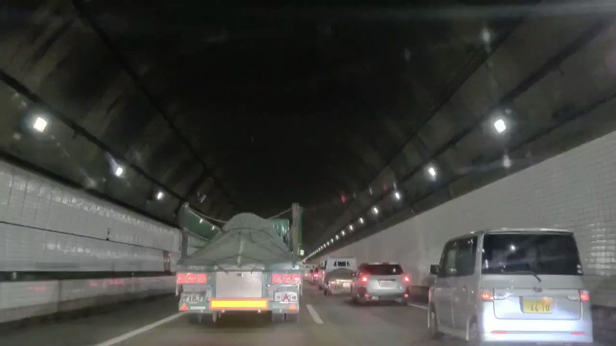 【事故】東京アクアライン アクアトンネル内で玉突き事故「3〜4台玉突き」「二車線とも規制の様子」まとめのカテゴリ一覧まとめまとめについて関連サイト一覧
