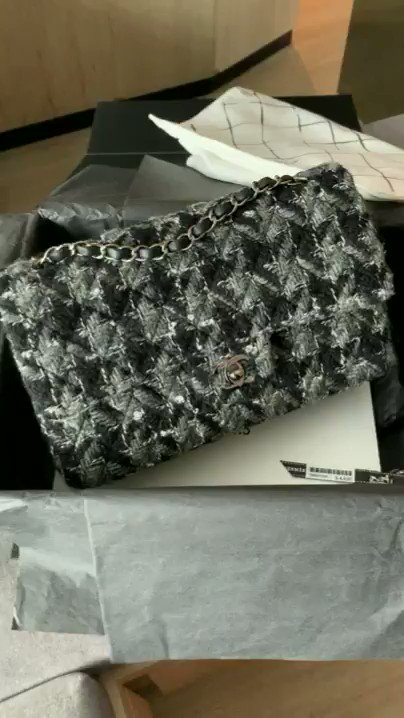 The latest edition of this tweed in black, ecru and white cost a whopping S$8270 at the store. You can get this new piece but a 2016 collection for more than half the price.
#chanel #chanelclassicflap #chaneltweedbag #louisvuitton #chaneltweed https://t.co/EllhiQniIK