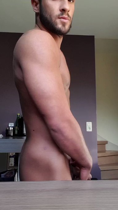 would you cook while i hit the queue on the worktop? Tu cuisinerais &agrave; c&ocirc;t&eacute; de moi pendant que je m'amuse<a href="/tag/onlyfansleak"class="tags"><span>#onlyfansleak</span></a>