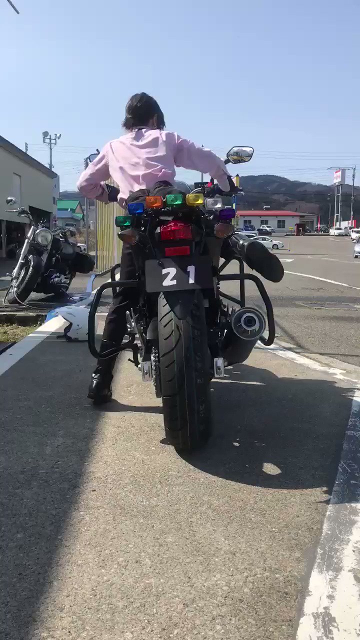 阿部真由美 二輪教習指導員 教習車のnc750l 152cm 無理だとわかってましたが一応両脚着こうと足掻いてみました 足つきの参考までに おいおい と思われるかもしれませんが普通に乗ってますので心配ご無用です Nc750l 教習車仕様 シート高770mm 車両