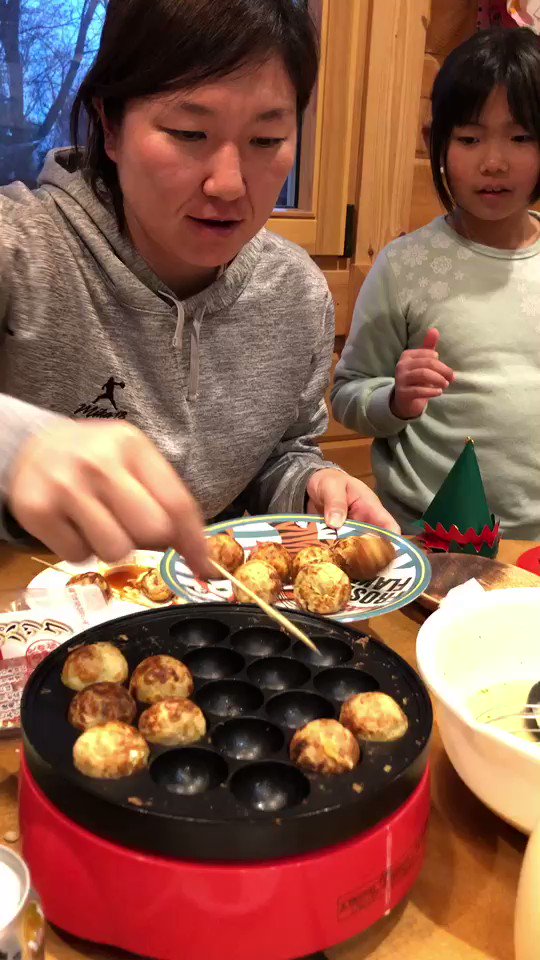 【たこ焼き器が家にある人RT✨】
一人暮らしでももちろんあるけど、え、持ってない人いるん?
これ、完全に関西人の考えやね(笑)
しかし、たこ焼きのプロにはなれませんでした😆
#ホームパーティ
#タコパ
#食べたい人❤
#届けないけどね
#好きな具材は何かな https://t.co/9tdjNkhtLR