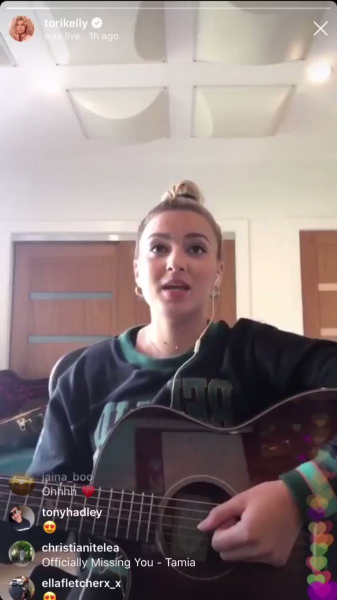 RT @barbzsimp: ooou don’t make that face in front of tori kelly https://t.co/P1E6hoewXw