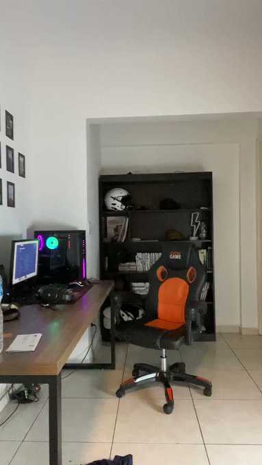 Só eu fico pelado em tênis dentro de casa?

https://t.co/oGsJgZPgZu https://t.co/TbODbWUCyC