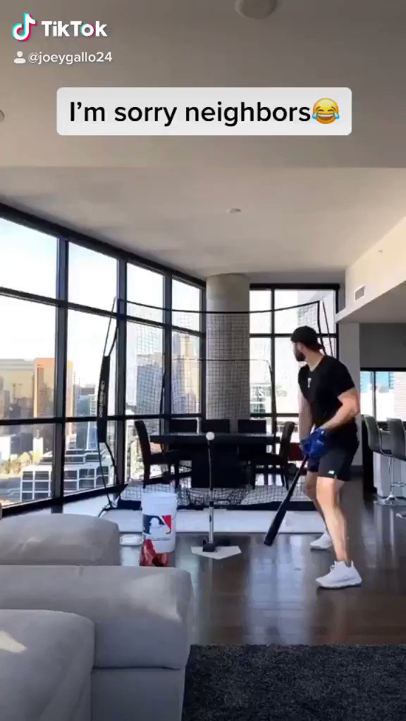 Bleacher Report (@BleacherReport) on Twitter photo 2020-03-29 04:41:12 .@JoeyGallo24 having batting practice from his house π₯ .@JoeyGallo24 having batting practice from his house π₯