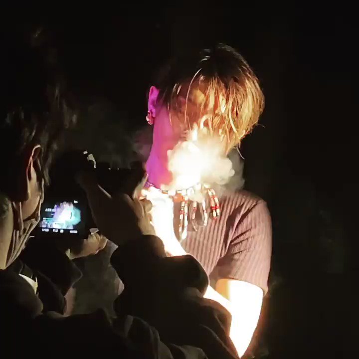 의 미디어: RT @dprkhj: Dabin creating the effects himself for the photoshoot... wow https://t.co/ONVeEBzGDS 의 미디어: RT @dprkhj: Dabin creating the effects himself for the photoshoot... wow https://t.co/ONVeEBzGDS