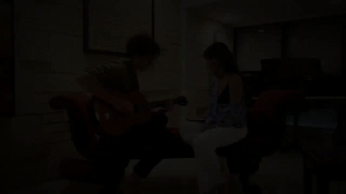 Y también en participaron en el concierto en casa oragnizado por @iHeartRadio para honrar a todos los médicos que luchan contra la propagación de COVID-19.
#iHeartConcertOnFox
https://t.co/sbDSUDm1rW