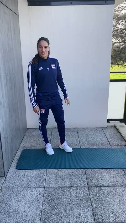 OL Féminin (@OLfeminin) on Twitter photo 31/03/2020 12:45:19 L’exercice du jour présenté par @AmelMajri7 💪 #FaistonsportavecMajri 🔴🔵 L’exercice du jour présenté par @AmelMajri7 💪 #FaistonsportavecMajri 🔴🔵