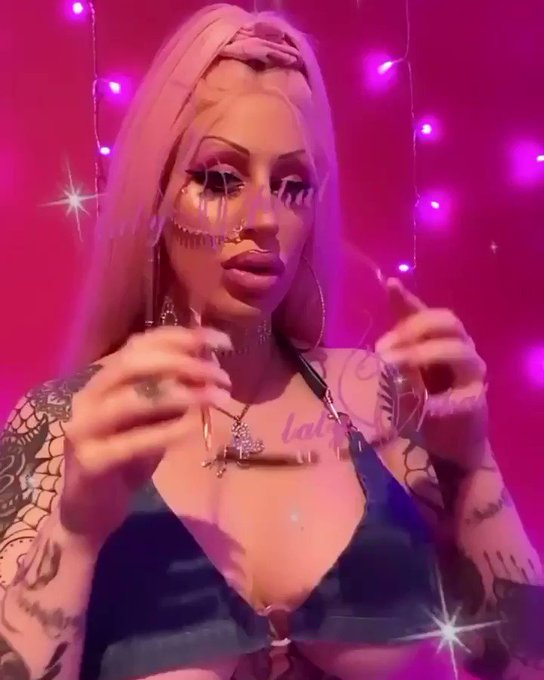 Me getting reading to break boy-hearts ? like: https://t.co/6havSeugCQ