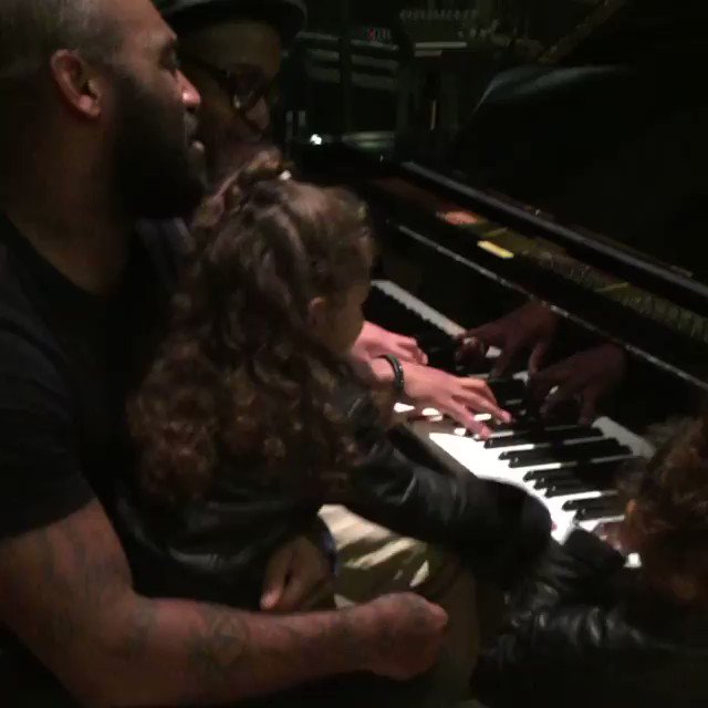 Nothing better than having Raymogirls and Mitch serenade us all with Freddie Mercuryโs Fazioli piano. ๐นโจ
#throwback https://t.co/PwEeyXi3ir