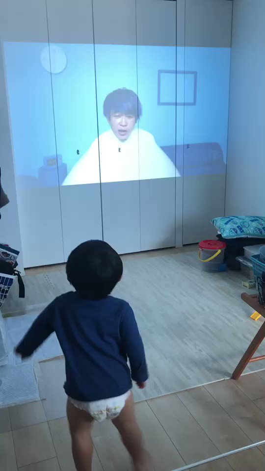 すしらーめん りく On Twitter 家から出られず暇な弟 何してるのかなと連絡してみたら 昨日の動画見ながら一生懸命ダンス練習してるらしいw Https T Co Lk8we2fh2r Twitter