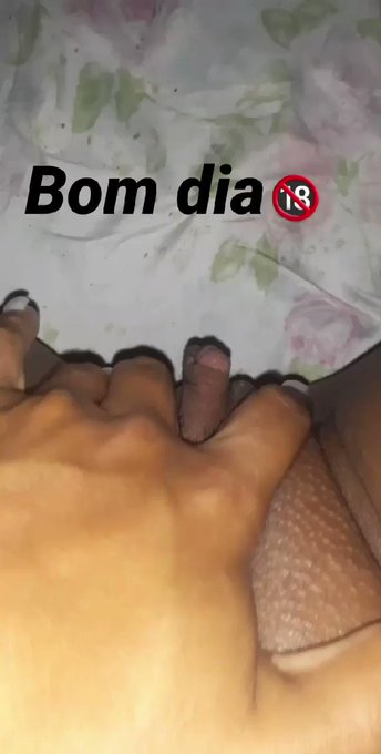 QUARENTA COM ANA JÚLIA...Tu queres uma chamada de vídeo comigo???? link na bio... https://t.co/mcD0T