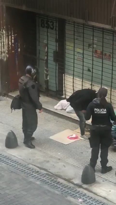 🧜🏼♀️ (@moralestingi) on Twitter photo 05/04/2020 12:53:16 que bronca e impotencia, esto lo filmó una amiga por favor difundir! que bronca e impotencia, esto lo filmó una amiga por favor difundir!