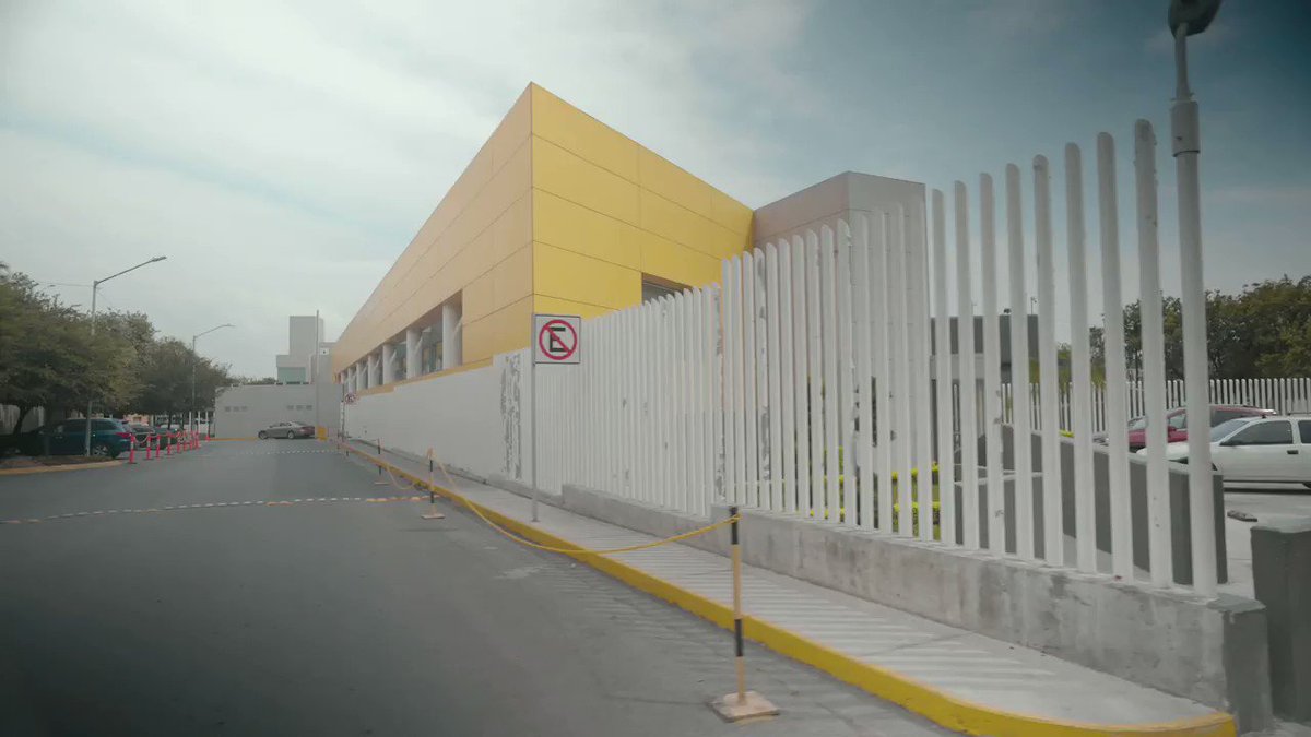 Estamos construyendo en Monterrey un hospital comunitario para atender pacientes con Covid-19. Tendrá una capacidad de 100 camas de hospitalización, y otras 10 camas de cuidados intensivos. Habrá más de 100 profesionales 24/7 y estará listo en los próximos 10 días. https://t.co/kcckw7HlcH