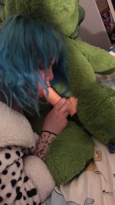 I need this to be someone&rsquo;s cock. Any takers? #me #bluehair #cock #bj #bbw https://t.co/IpQkXkniAW<a href="/tag/me"class="tags"><span>#me</span></a><a href="/tag/bbw"class="tags"><span>#bbw</span></a><a href="/tag/cock"class="tags"><span>#cock</span></a><a href="/tag/bj"class="tags"><span>#bj</span></a><a href="/tag/bluehair"class="tags"><span>#bluehair</span></a>