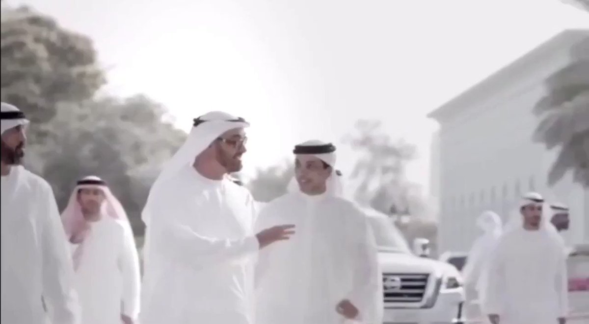 طلبة كلية الطب والعلوم الصحية في جامعة الإمارات يوجهون رسالة لـ #محمد_بن_زايد : شكراً لمن وهب أيامه لوطنه وحياته لرفعة بلده وساعاته لسعادة شعبه.
#صحيفة_الخليج