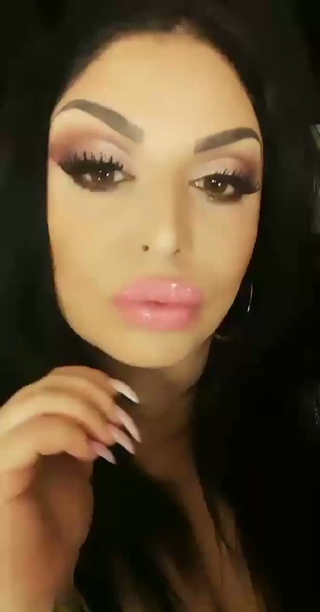 Model - Glossy Miss nails