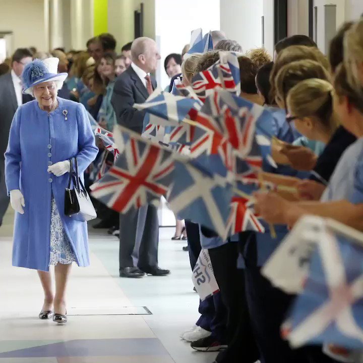 Today, on #WorldHealthDay, The Queen has sent a message to healthcare professionals across the Commonwealth and around the world, on behalf of The Royal Family. 🌍🏥