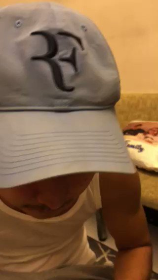 Doing this for my wife who is your biggest fan @rogerfederer! And itβs her birthday 4 days from now. Make shift fly swatter and giant ball, for major impact. https://t.co/AqCz0gjxwK