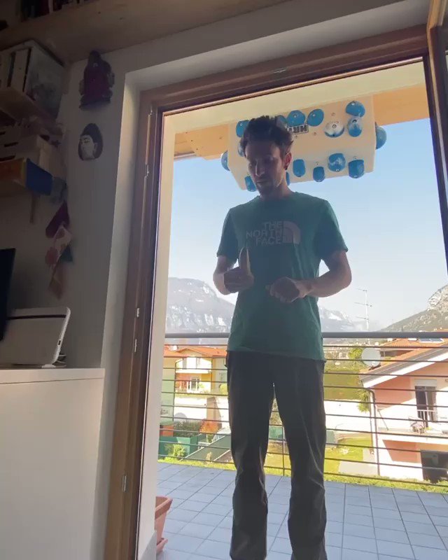 Being stuck at home is no excuse to skip out on training. @steghiso has the right idea with his banana challenge 🍌- just hang with one arm locked and eat a whole banana 😉
.
.
.
🔥Follow @climbing_rock for daily ⛰️🧗🔥
#climbing #bouldering #rockclimbing