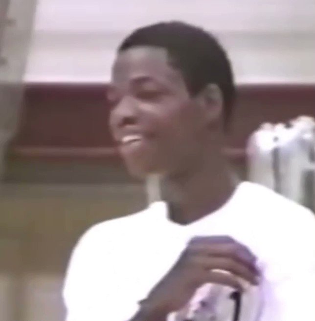 More than 20 yrs later it’s still the HOTTEST 🔥 Mixtape out there! #And1 Mixtape Vol 1 baby.
.
.
Hands down the greatest 3 minutes of #basketball clips. Streetball OG Rafer “Skip To My Lou” Alston paved the way. @and1basketball https://t.co/1q9v6LGJtG