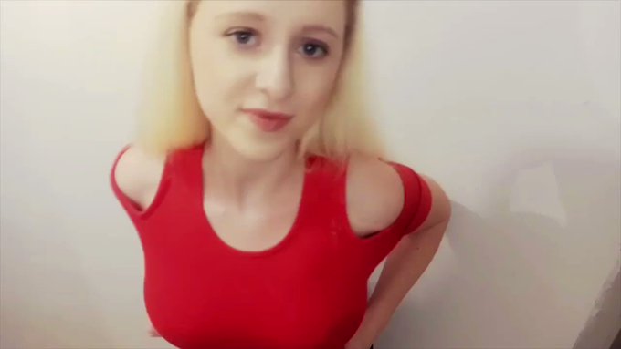 Hey guys! Going live on https://t.co/S2GP8rOoIf Here's some boob drop just for you <3 

#boobdrop #teen