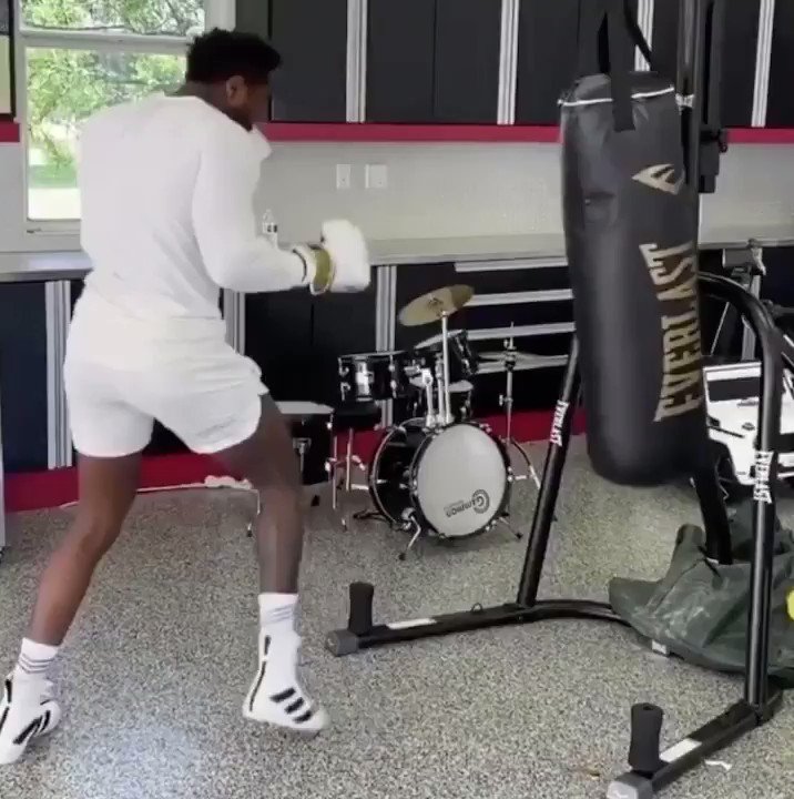 Aroldis Chapman (@AChapman_105) on Twitter photo 09/04/2020 04:28:01 #workout #chapmanswagg #workout #chapmanswagg