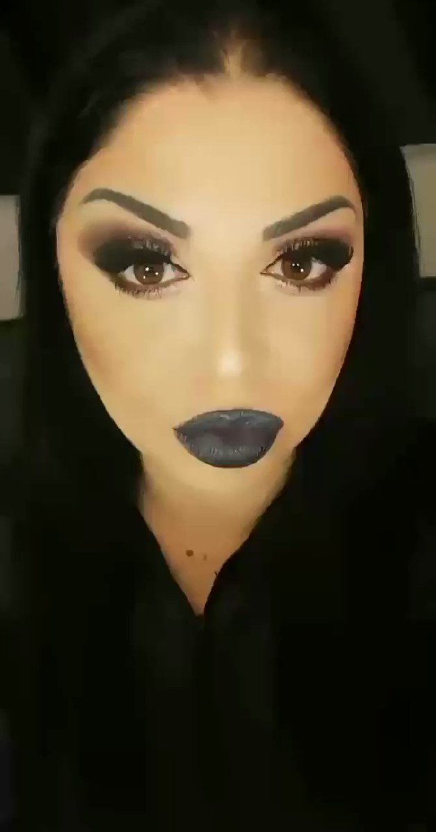 Model - Glossy Miss mindfuck