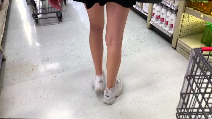 Shopping with no panties on! 

For the full vid, check out https://t.co/RDYuXcf4Ee 🥰

#upskirt #exhibition