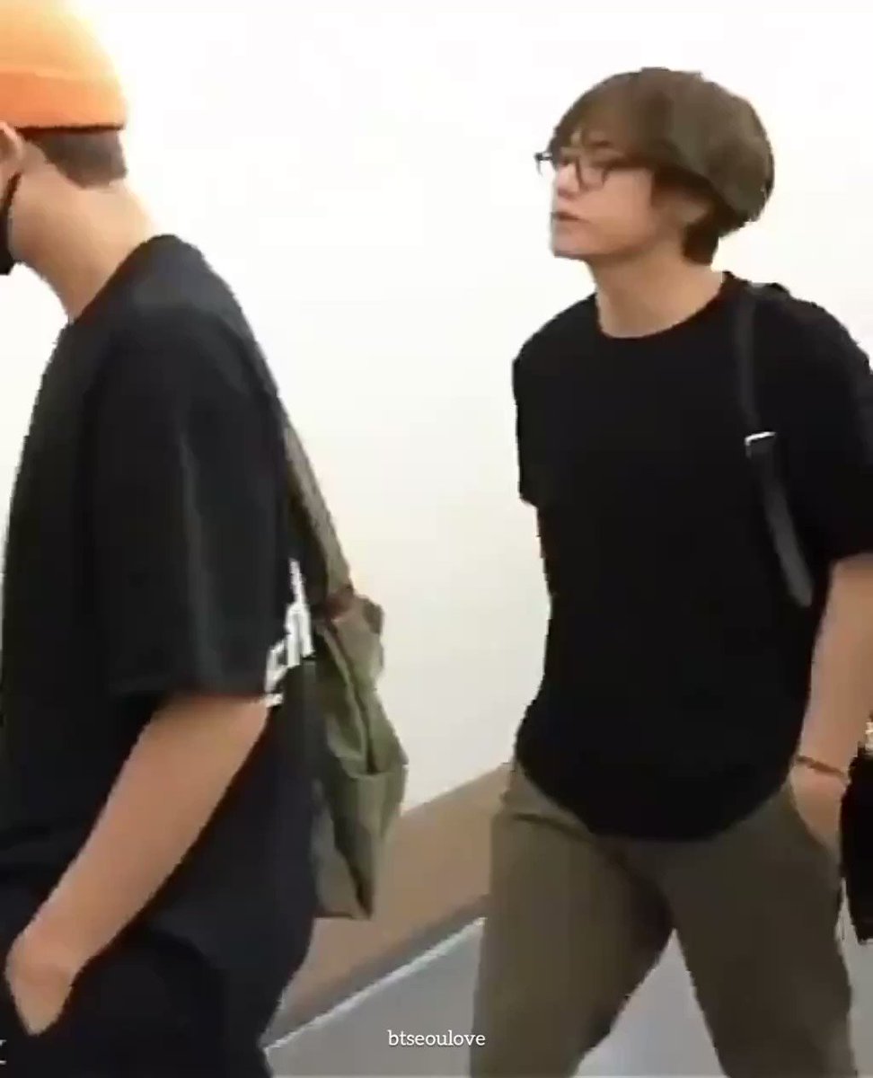 amber ⁷ ♛ (@btseoulove) on Twitter photo 2020-05-21 02:45:31 still thinking about how taehyung pulls perfectly the university student look, im in love still thinking about how taehyung pulls perfectly the university student look, im in love