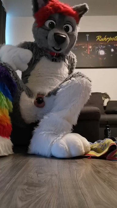 So horny and bored. Anyone wanna come over and help me out? I want to ride someone! ????

#nsfw #yiff
