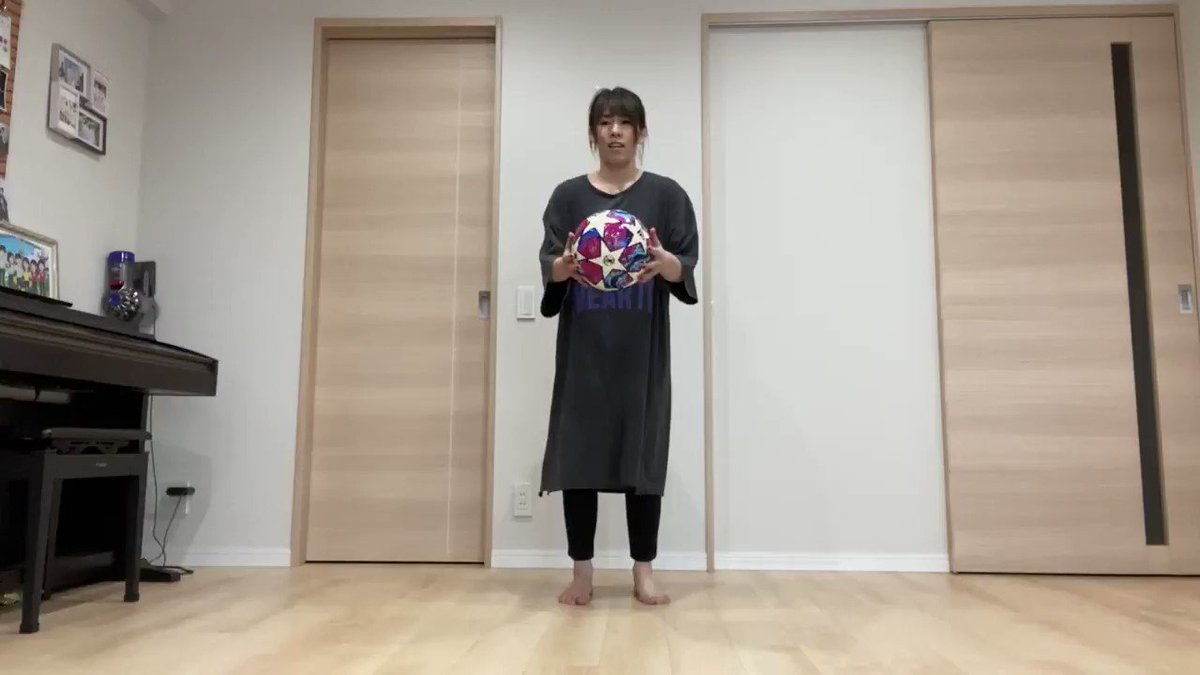 吉田沙保里さんｗｗｗお家で見事なリフティングを披露ｗｗｗ運動神経良すぎｗｗｗ