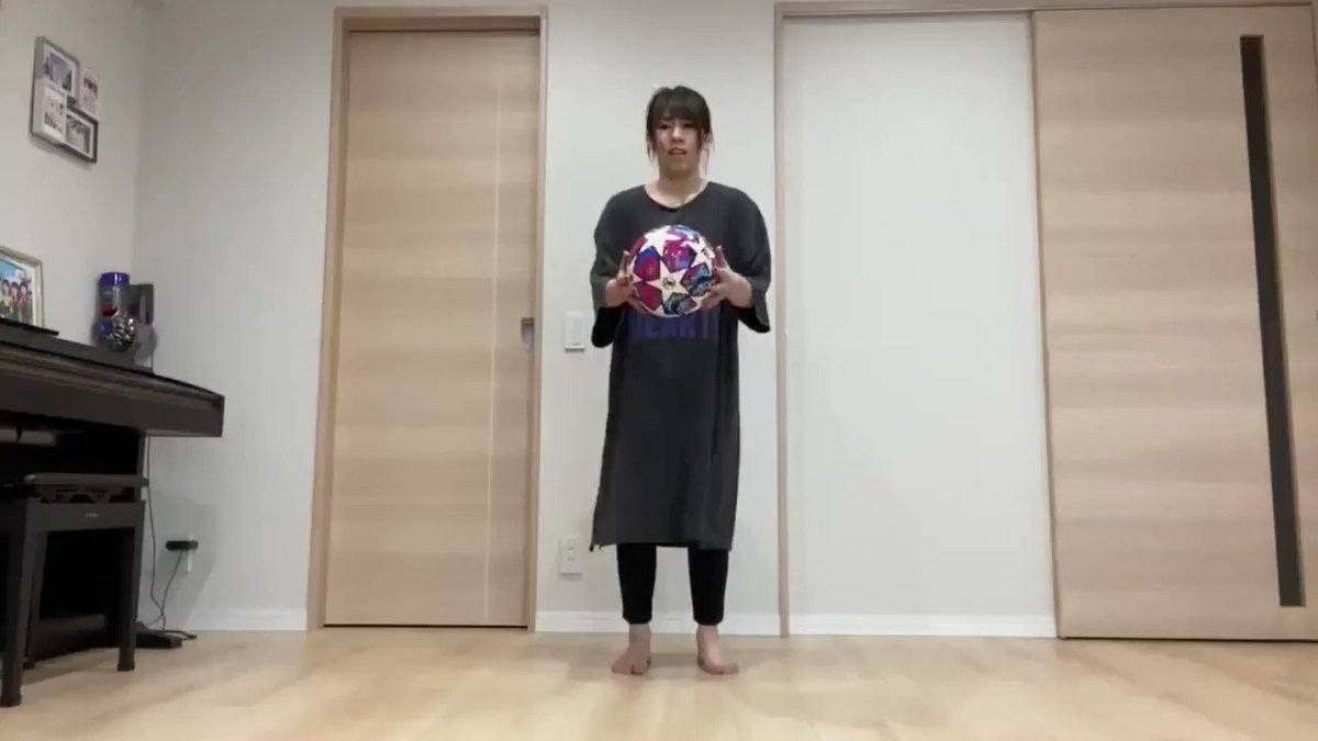 吉田沙保里がリフティングした結果？サッカーボール消滅www