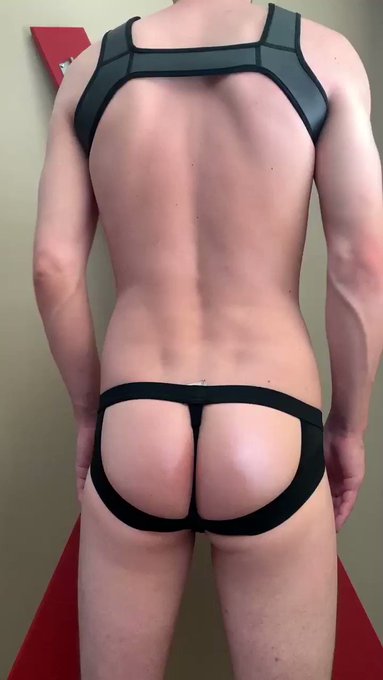 Like it if you want the back. RT if you want to see the front. @sissyboylife @Nylonslover88 #AdultWork