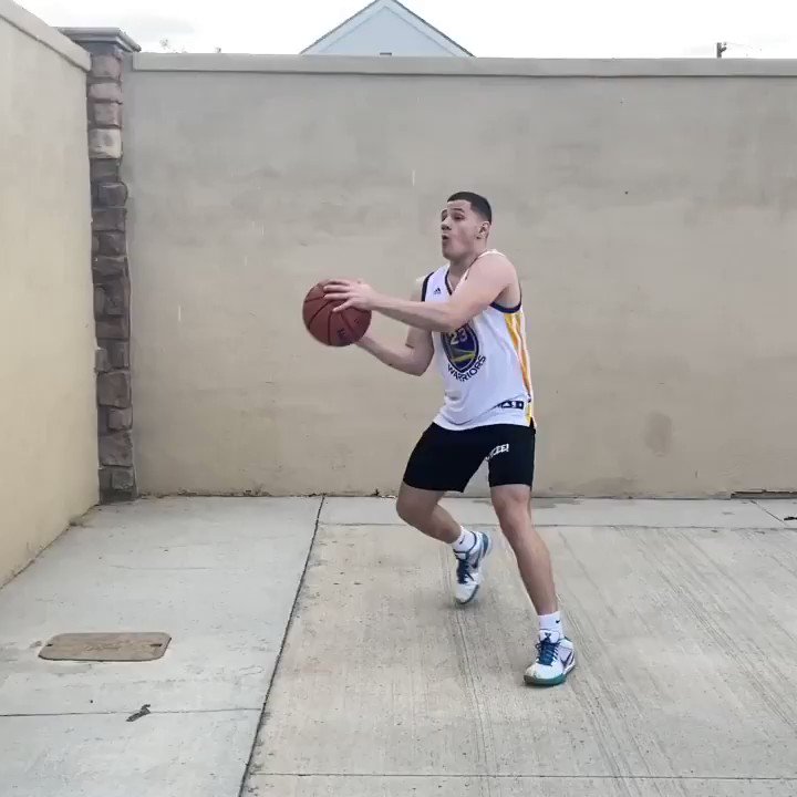 Klay & Curry Be Like π€£π @KlayThompson @StephenCurry30 https://t.co/jzfk16tPmy