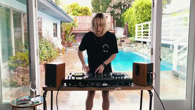 SPINNING IN THE RAIN 🌧🎶 #djmix 

IGTV: https://t.co/lKYb3friUR
(this links to part 1, part 2 is currently