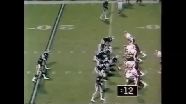 Happy 62nd birthday to NFL Hall of Famer, superstar Raiders RB and Super Bowl MVP: Marcus Allen! 