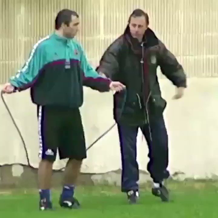 Happy 56th birthday to Hristo Stoichkov! Here\s Johann Cruyff trying to teach him how to skip 